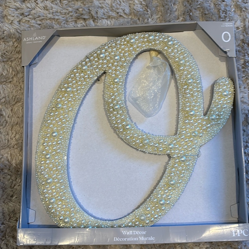 O pearl wall decor